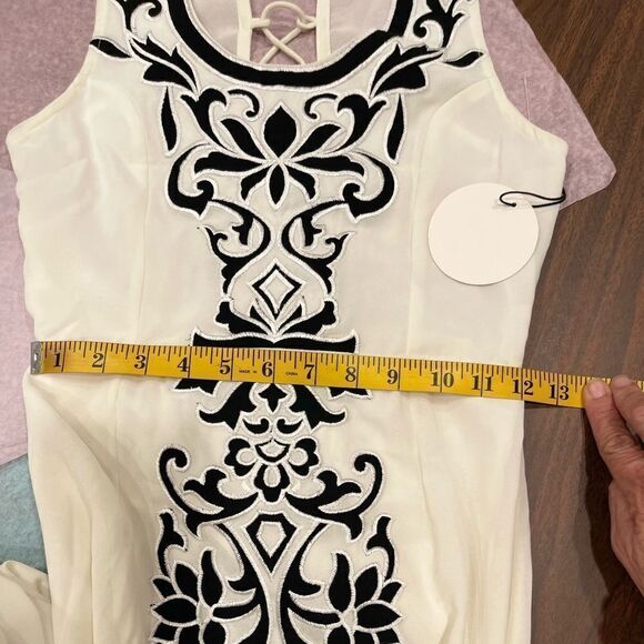 Tularosa Orphelia Applique Maxi Dress in Ivory.Size XS - Picture 13 of 16
